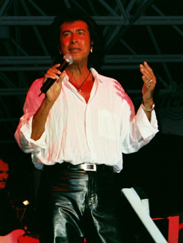 Andy Kim performing in Clearwater, July 2002